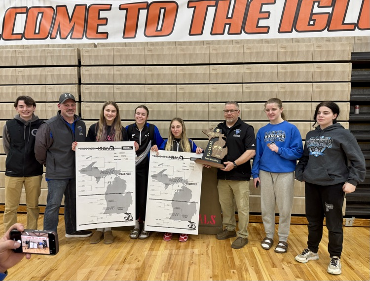 picture of girls wrestling team