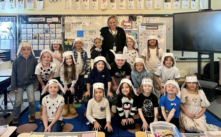 class picture of students on their 101 days of fun