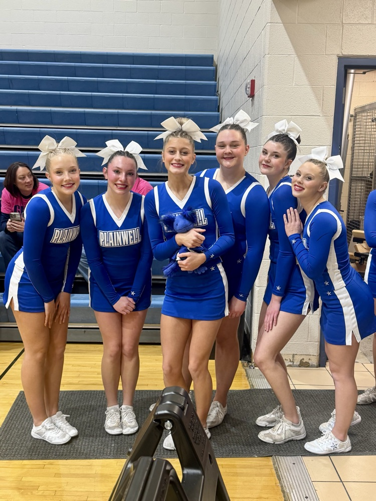 picture of six varsity cheerleaders 