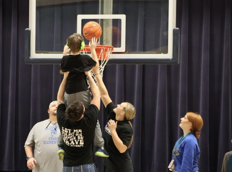 picture of student and staff at their unified champions basketball game 