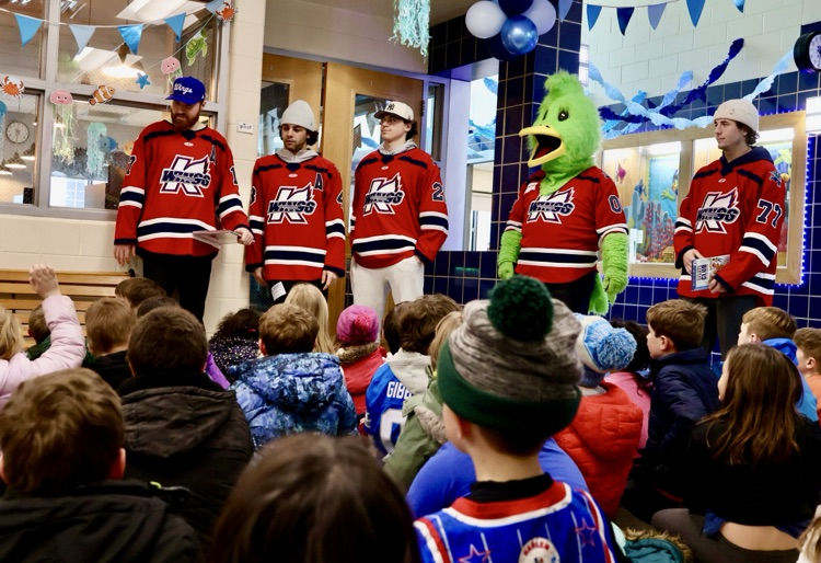 picture of k-wings hockey players reading to Gilkey students 