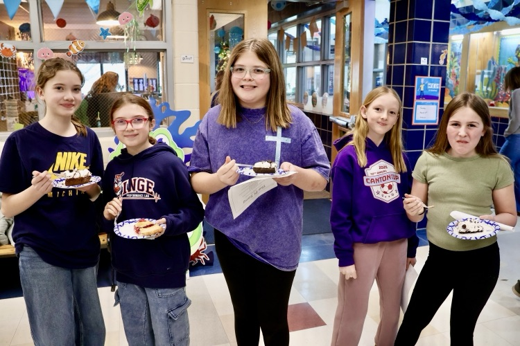 students from Gilkey at their pi day celebration eating pie