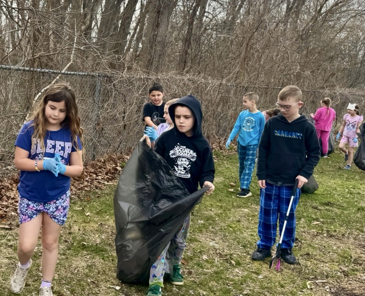 students from Gilkey picking up trash in PE class