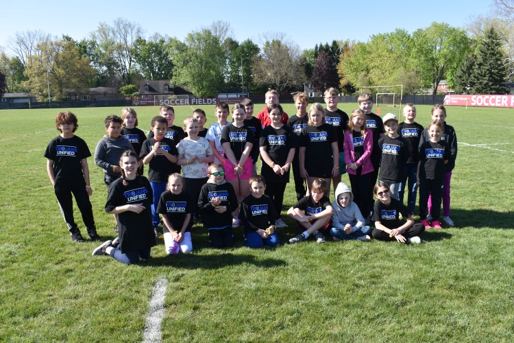 picture of group of students at a unified champions event