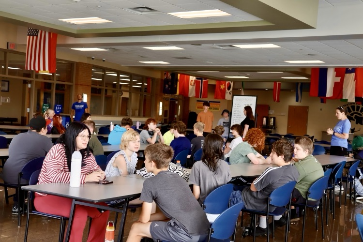 picture of group of students in the lunch room during the phs champions program