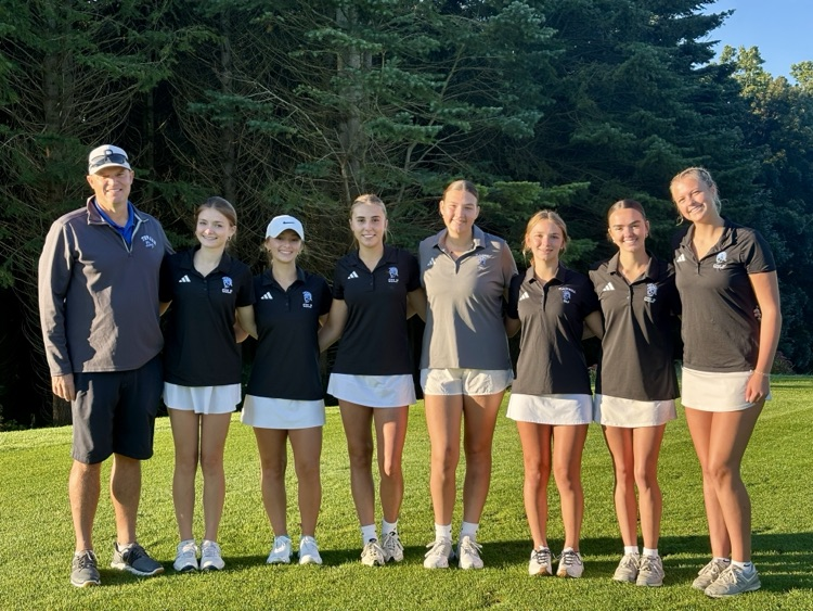 picture of seven varsity girls golfers with their coach