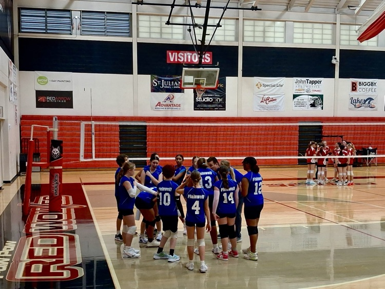 picture of 7th grade volleyball team in a huddle