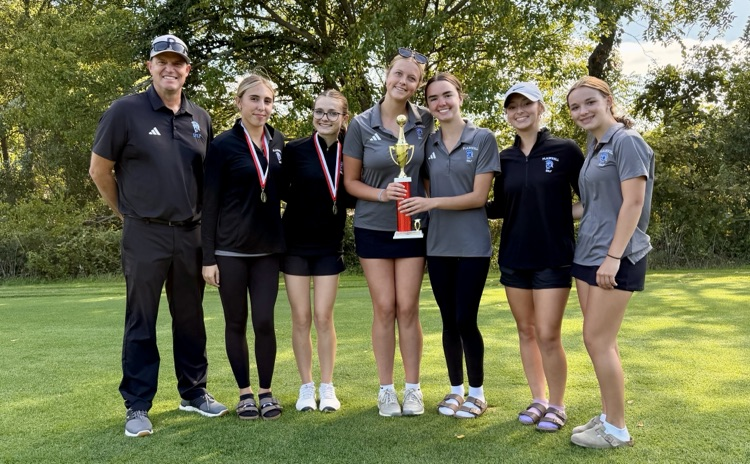 picture of phs girls varsity golf team and their coach holding a trophy
