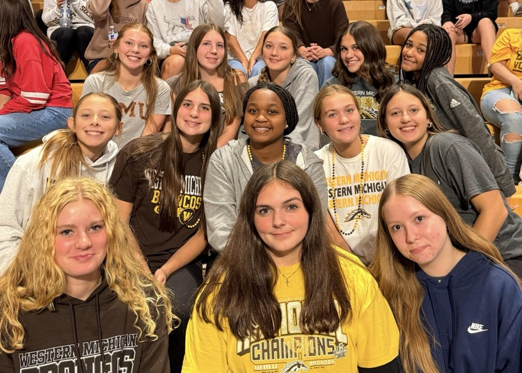 picture of the jv volleyball team at a western volleyball game