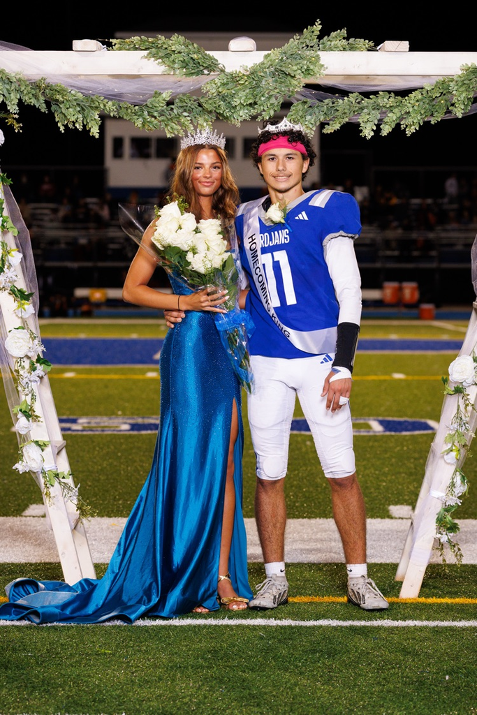 picture of homecoming king and queen