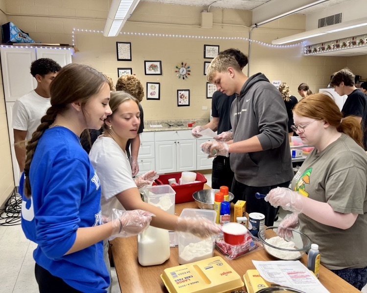 picture of group of students in fold and nutrition class making food
