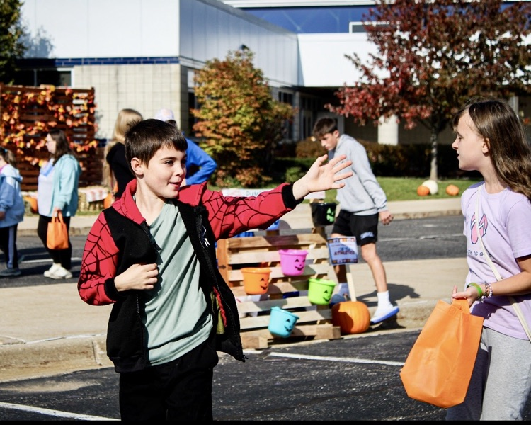 picture of students playing games at the Starr fall fest event 