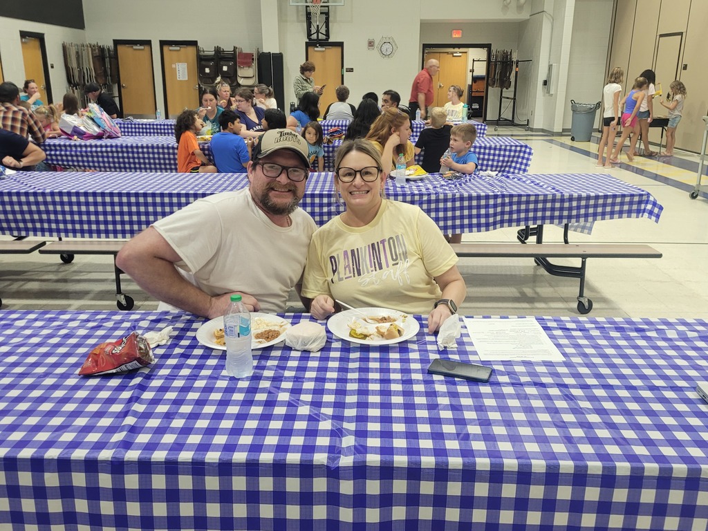 happy couple enjoying their dinner