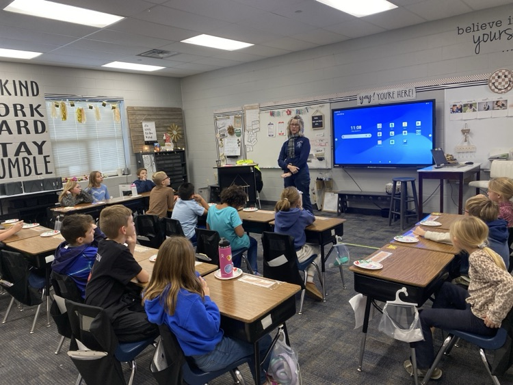 Third graders had a visitor today! Diana Spinar taught our class when and how to use 911