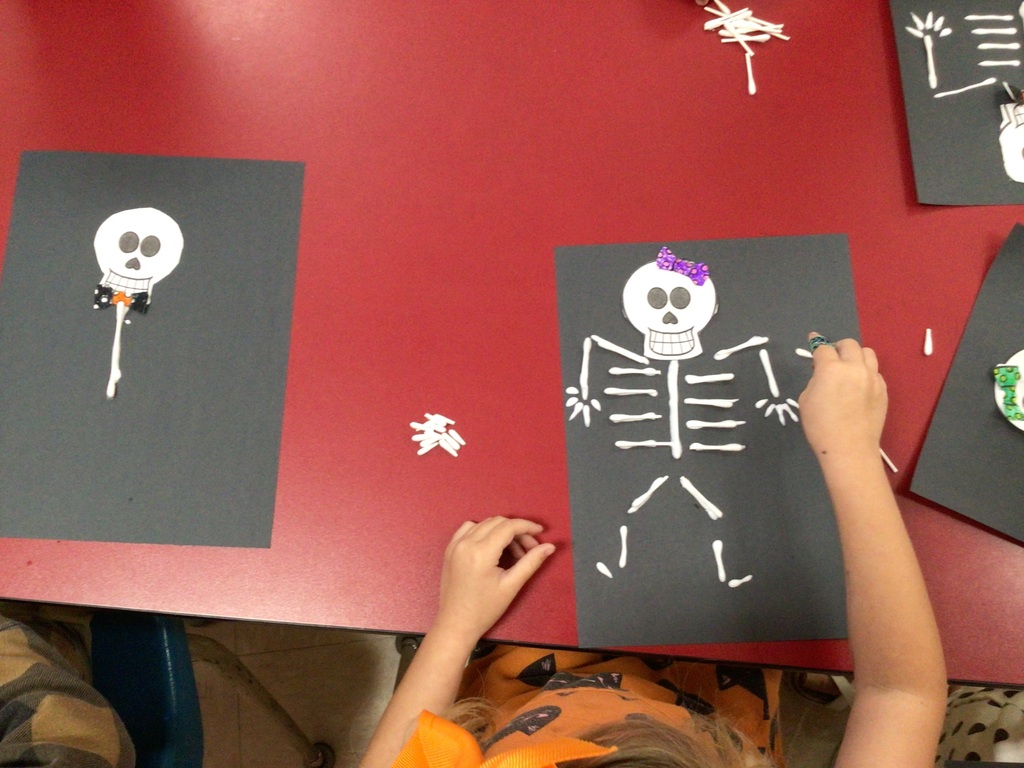 The high school Child Development class came to the kindergarten classes to do a craft/learning project. We have been studying our PLTW unit, The Human Body. The students wrote iabout some of the facts they had learned about our skeleton .