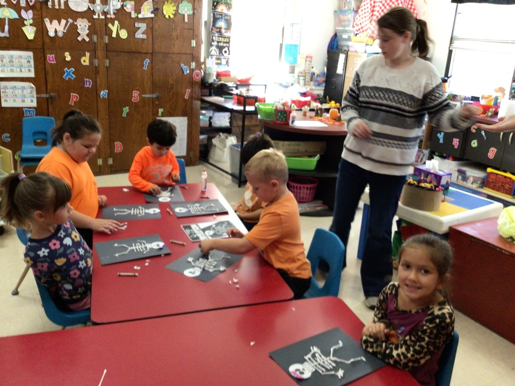 The high school Child Development class came to the kindergarten classes to do a craft/learning project. We have been studying our PLTW unit, The Human Body. The students wrote iabout some of the facts they had learned about our skeleton .