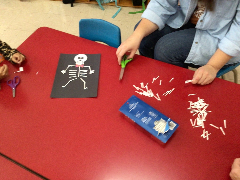 The high school Child Development class came to the kindergarten classes to do a craft/learning project. We have been studying our PLTW unit, The Human Body. The students wrote iabout some of the facts they had learned about our skeleton .