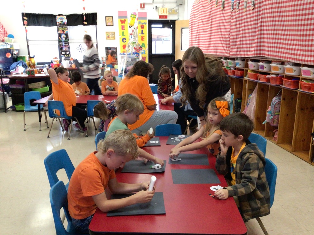 The high school Child Development class came to the kindergarten classes to do a craft/learning project. We have been studying our PLTW unit, The Human Body. The students wrote iabout some of the facts they had learned about our skeleton .
