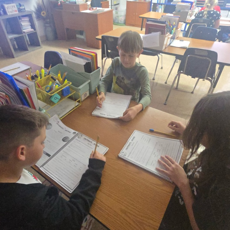 Mrs. Hazelwood's 4th grade students worked together to identify evidence within a text to help them complete guided notes for a social studies test.