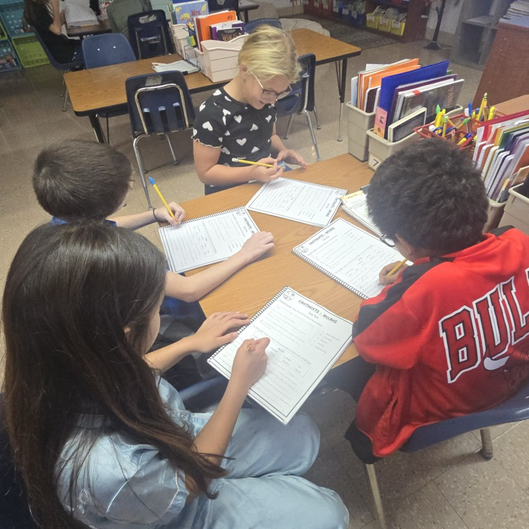 Mrs. Hazelwood's 4th grade students worked together to identify evidence within a text to help them complete guided notes for a social studies test.