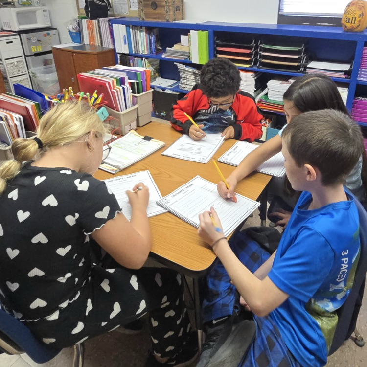 Mrs. Hazelwood's 4th grade students worked together to identify evidence within a text to help them complete guided notes for a social studies test.