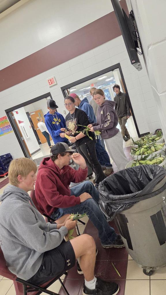 Senior Ag students shucking corn pic 5