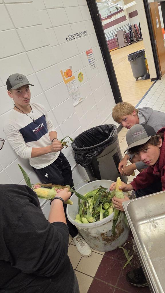 Senior Ag students shucking corn pic 4