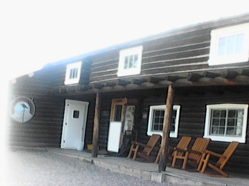 Science students visiting Kelley Campus learning about animal adaptations and bird migrations.