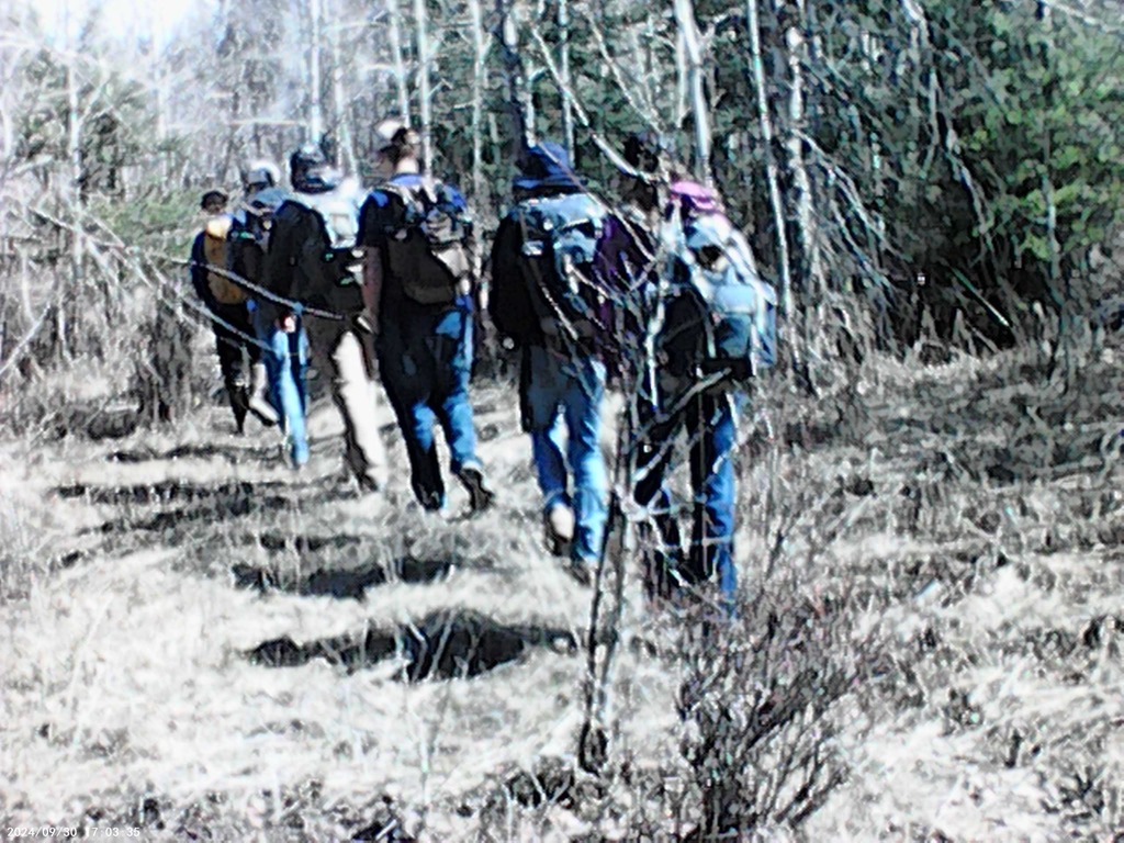 Science students visiting Kelley Campus learning about animal adaptations and bird migrations.