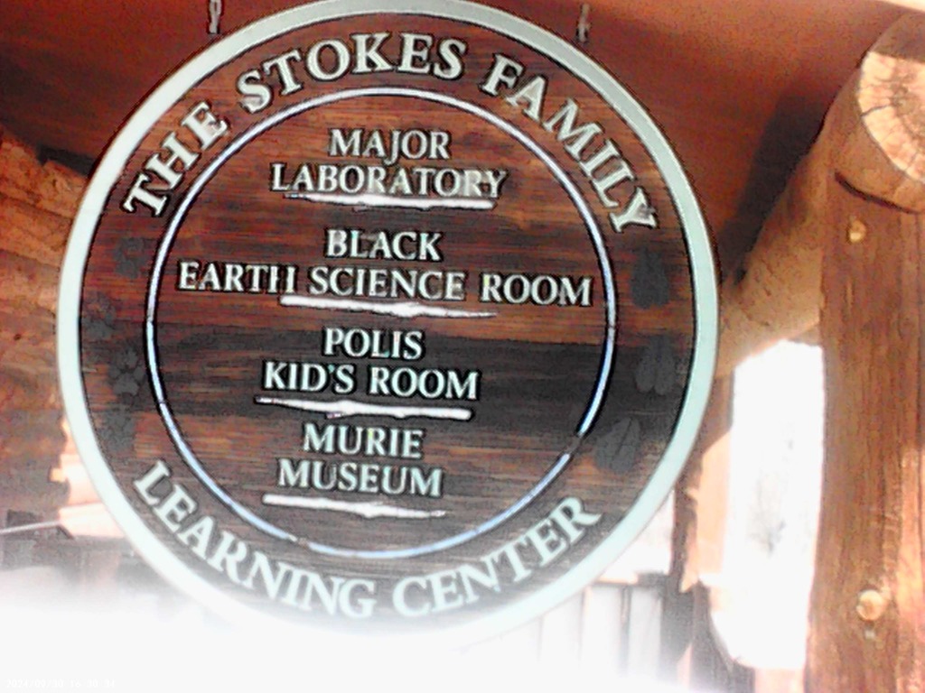 Science students visiting Kelley Campus learning about animal adaptations and bird migrations.