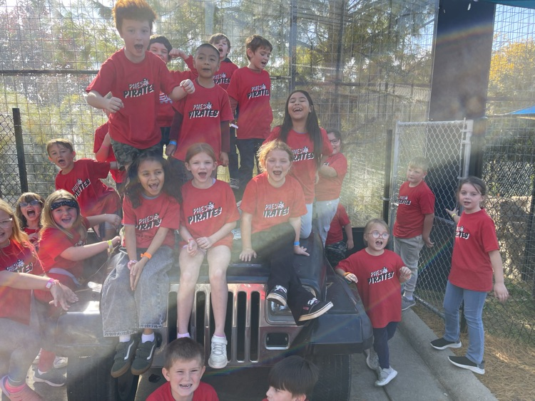 2nd graders enjoying Branson’s Wild World!