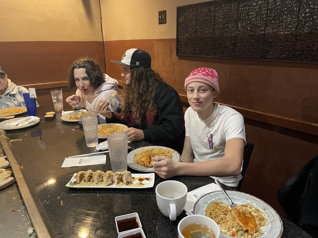 Students in Mr. Keller’s Geography class enjoyed a Japanese dining experience at Hinode Japanese Steakhouse & Sushi in Springfield.
