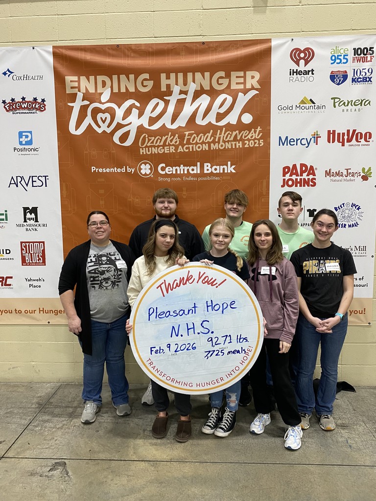 Students take a group picture.l 