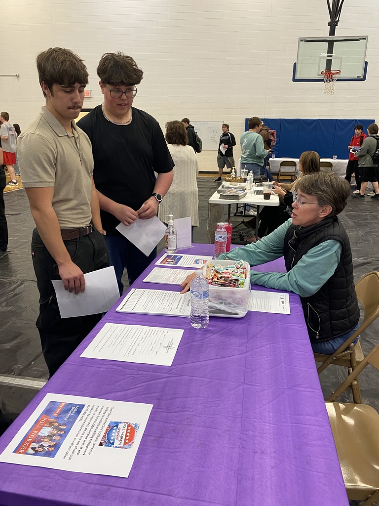 Students talk to the Polk County Courthouse about jobs. 