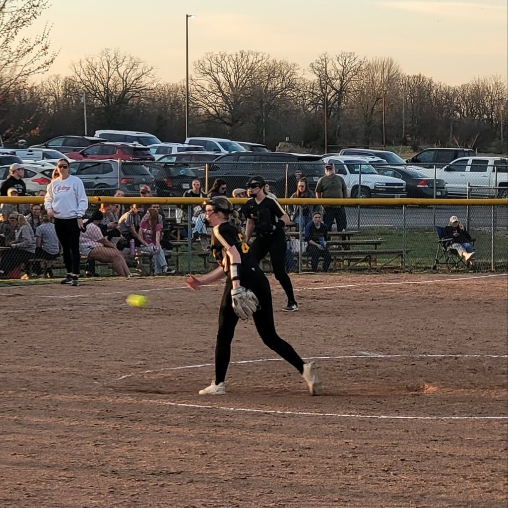 Maddy Alexander pitching