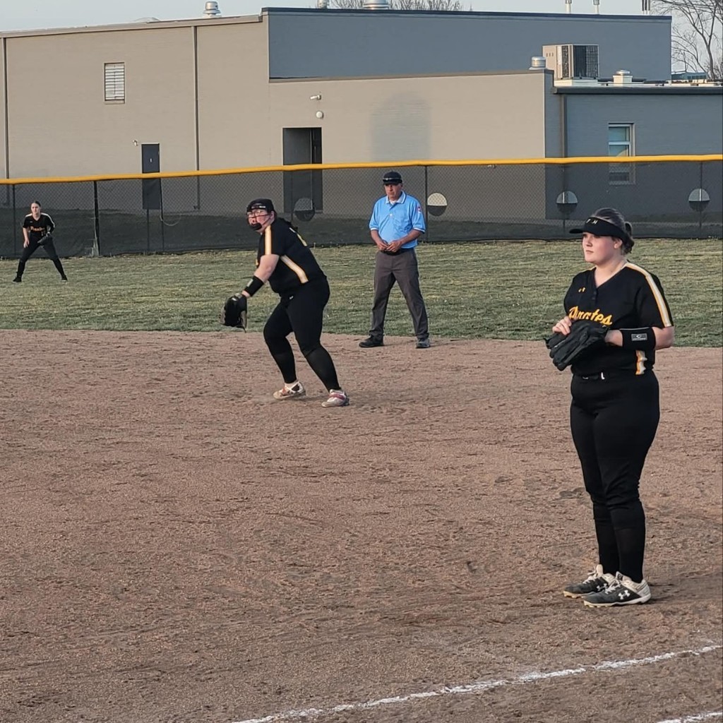 Andrea Snow and Charlee Fieth playing defense
