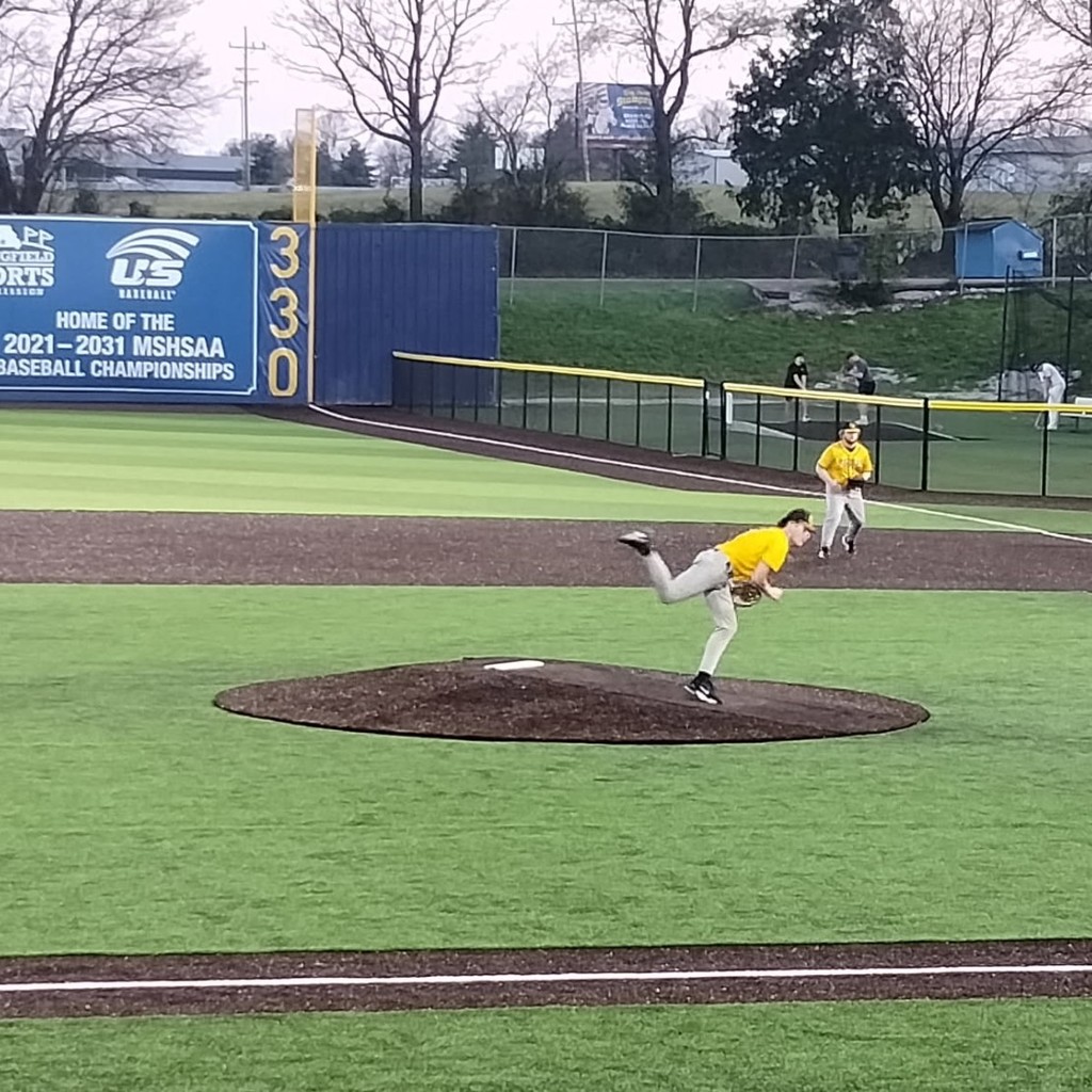 baseball player pitching