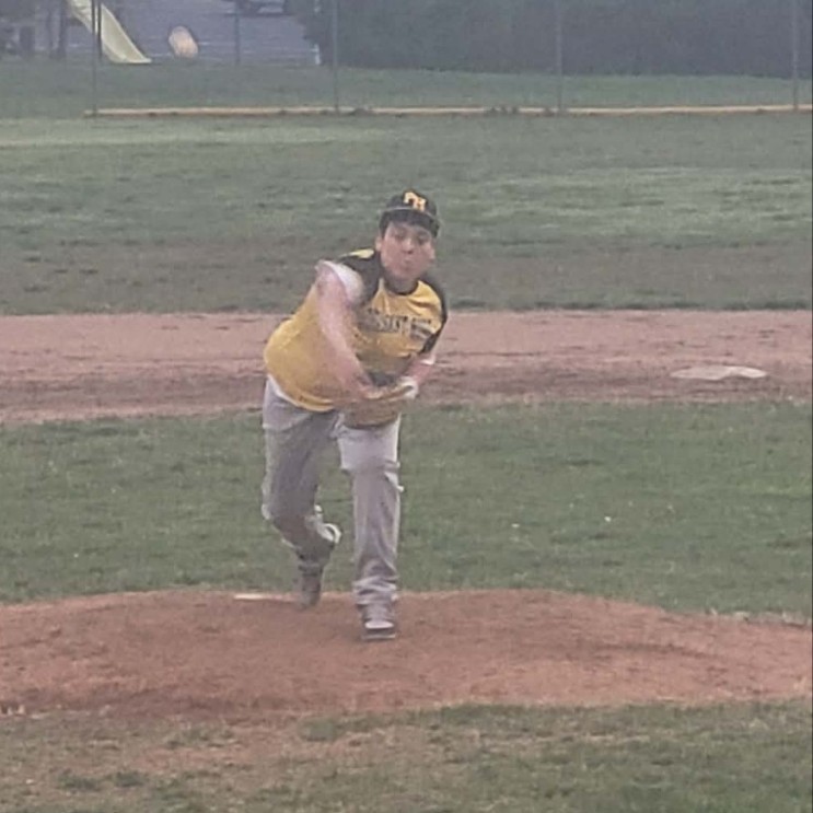 baseball player pitching the ball