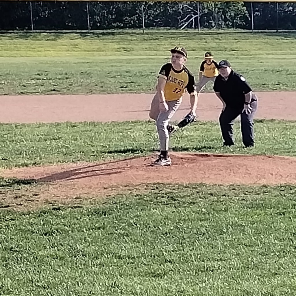 baseball pitching the ball