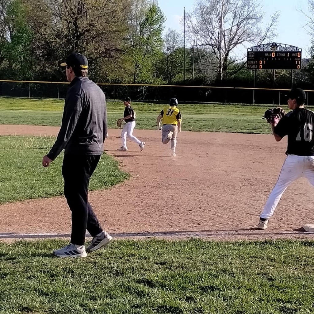 baseball player running to 2nd base