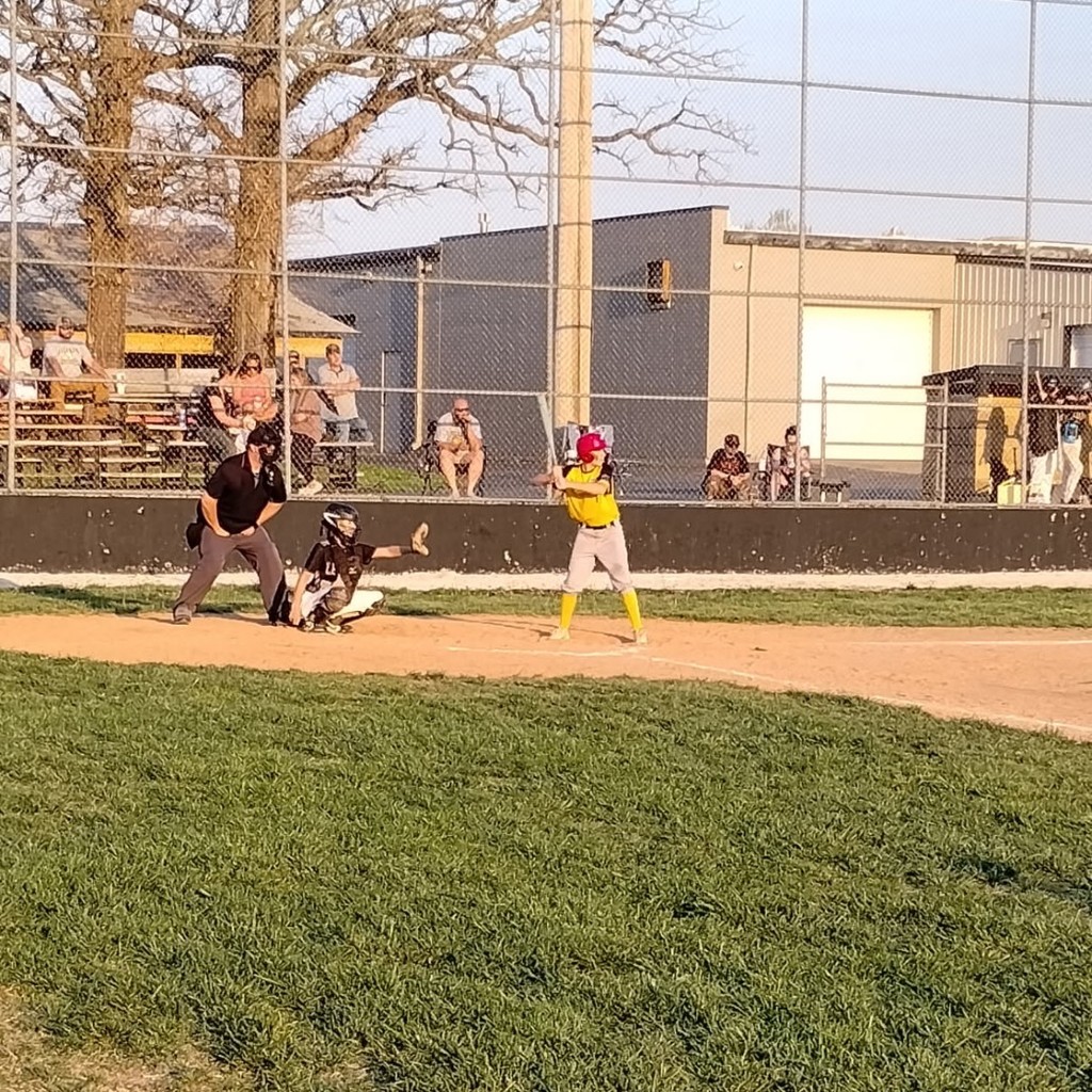 baseball player batting 