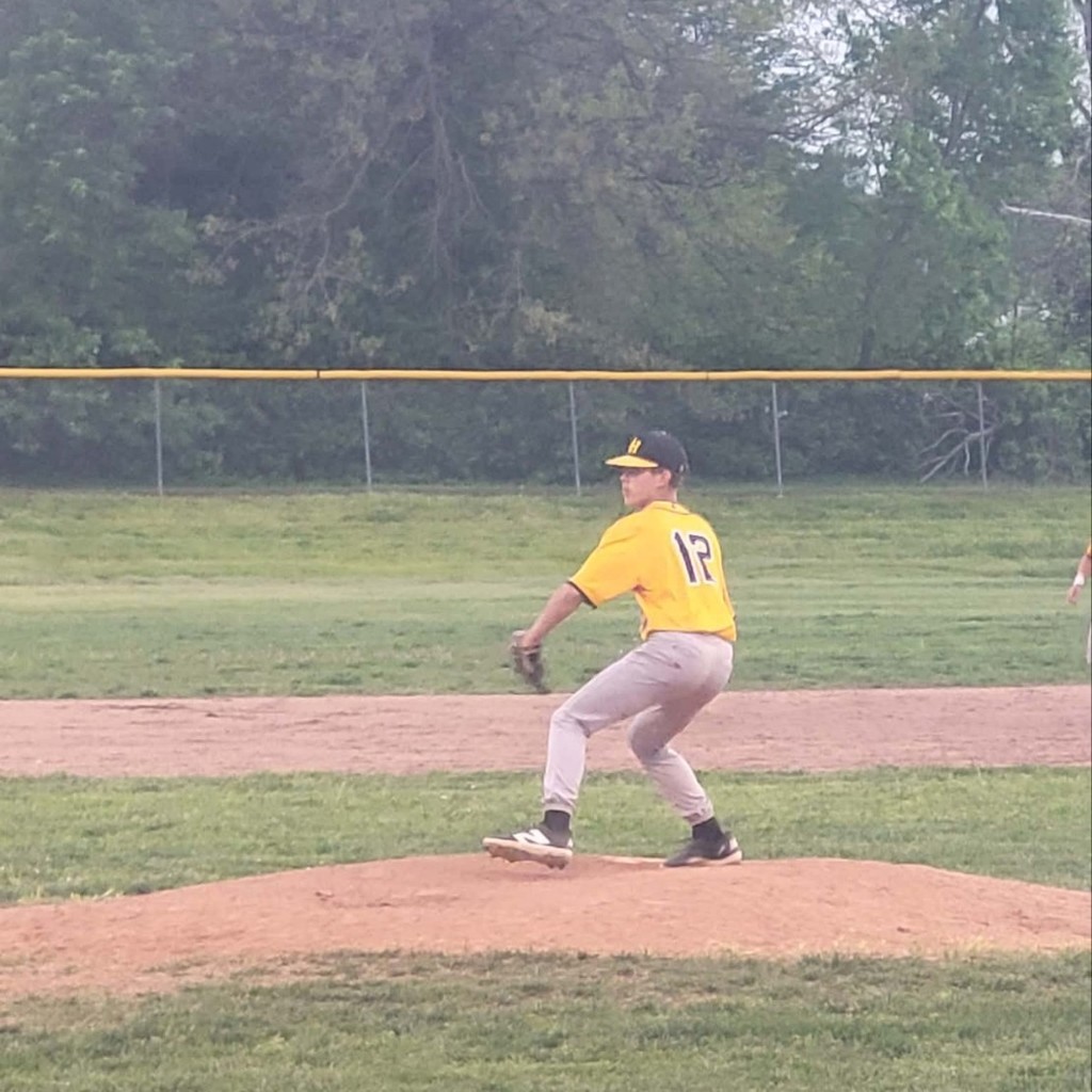 baseball player pitching