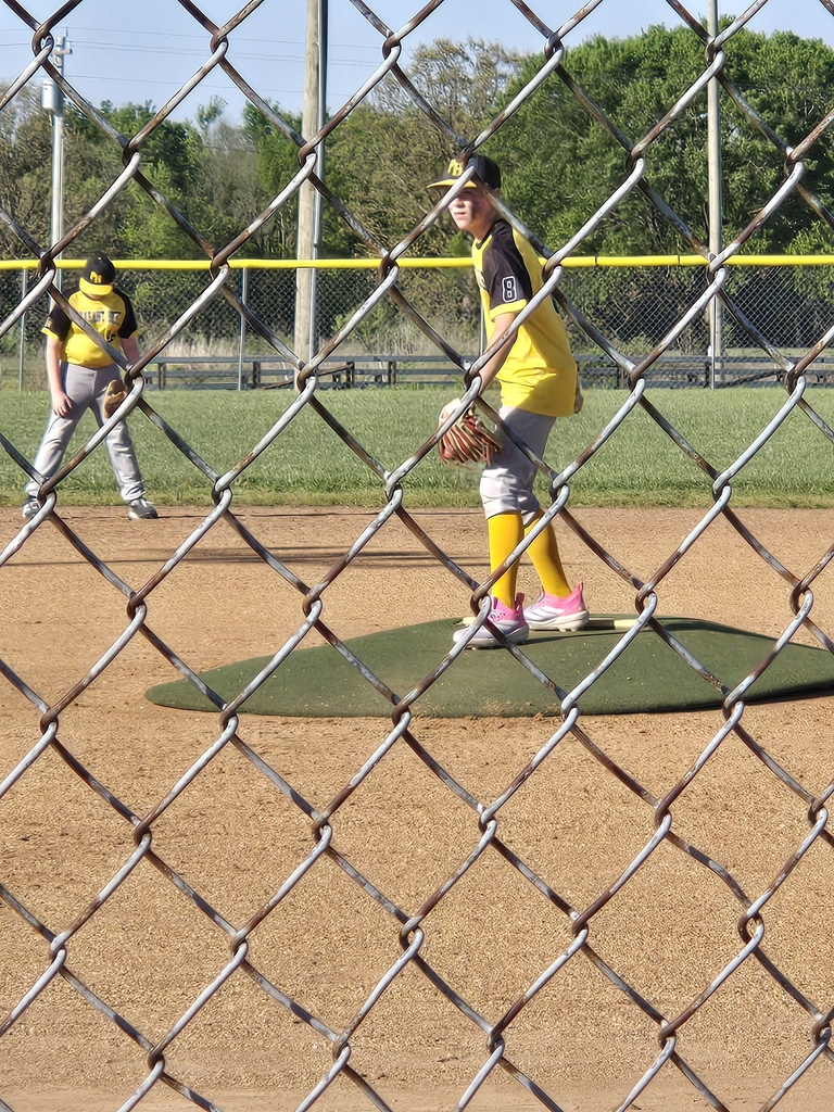 Pleasant Hope Middle School Baseball played well but fall to Joel E Barber. 