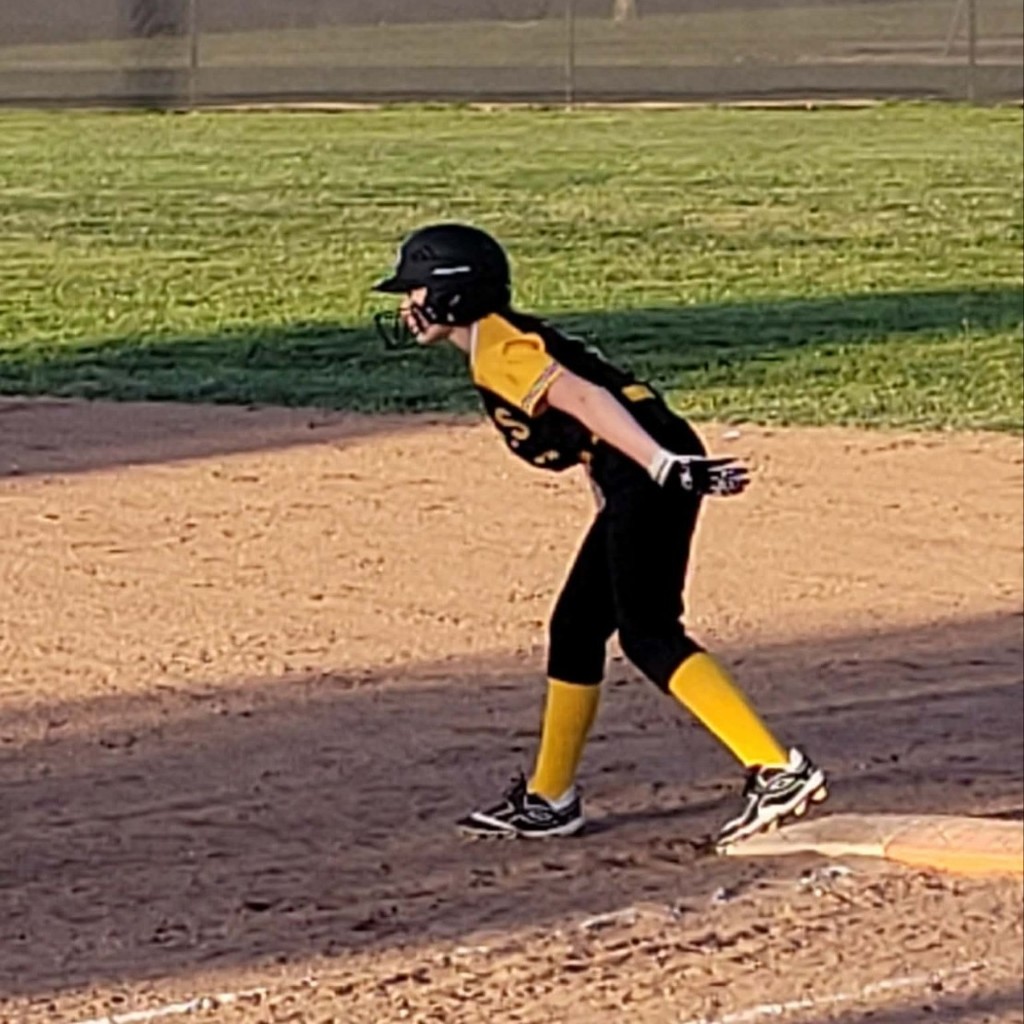 pleasant hope softball player on 1st base