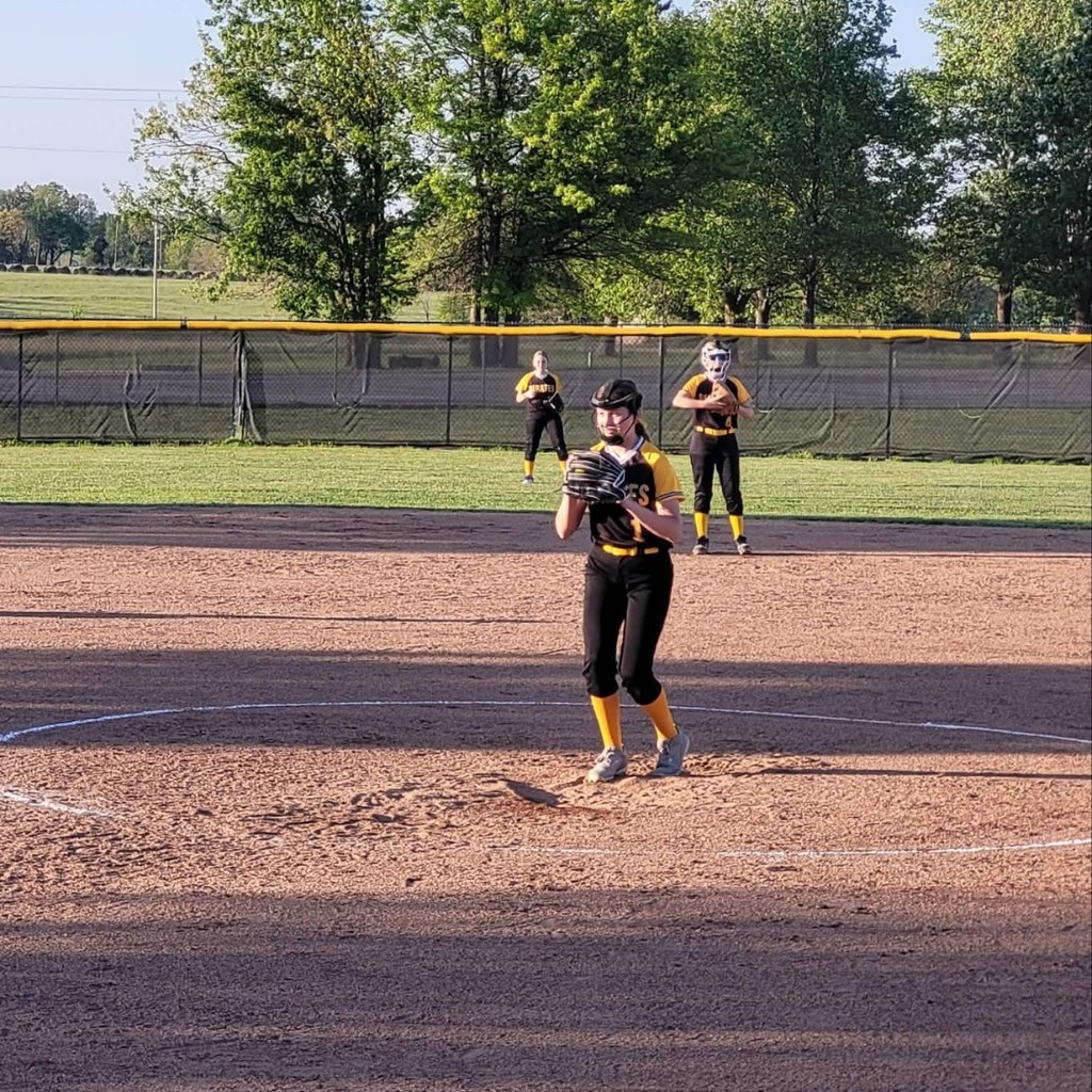 pleasant hope softball player pitching 