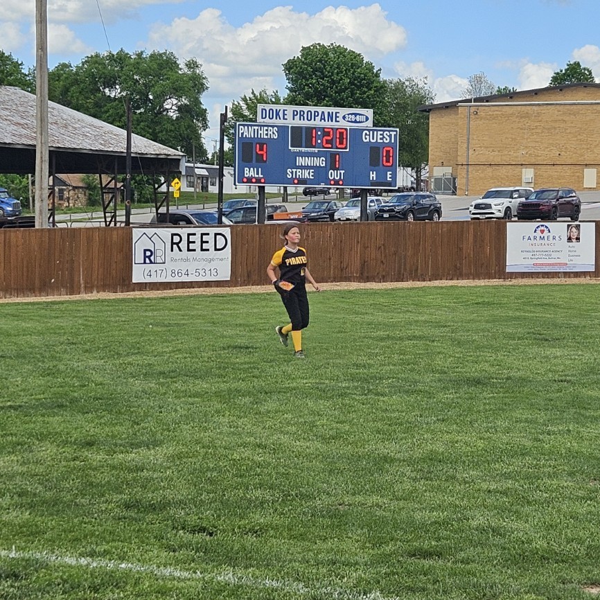 pleasant hope middle school softball player in the outfield 