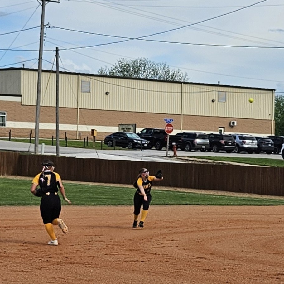 Pleasant Hope middle school softball player catching a fly ball