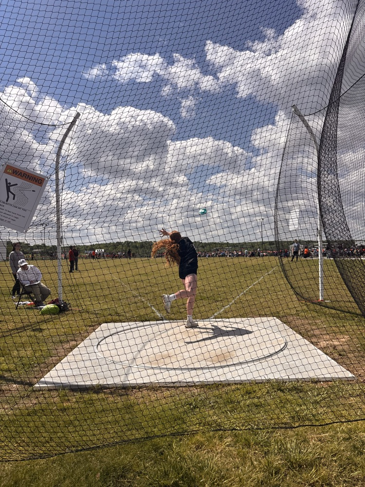 Zoe throwing disc.