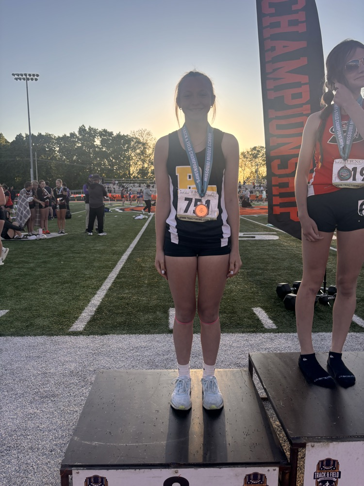 Sofie took 8th in the 400 while still recovering from sickness. She’s got grit!