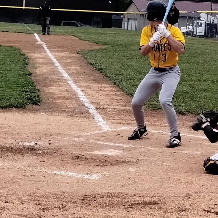 hs baseball player batting 